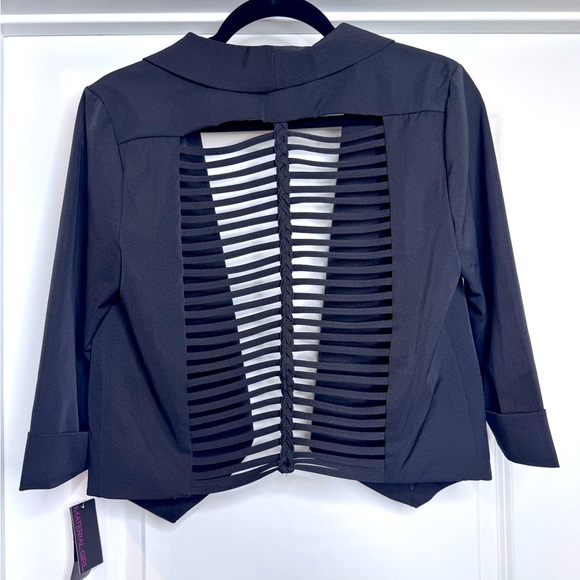 🆕 Material Girl Cropped Black Blazer with Beautiful Details - Picture 6 of 7